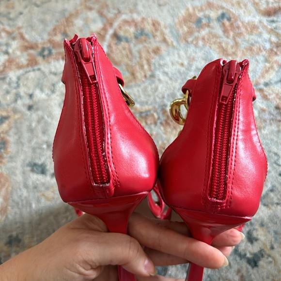 Shoe Dazzle Red High Heels Sandals Size 6,5 Golden Chunky Chains Square Toe - Picture 6 of 10